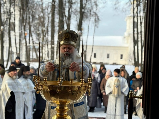 Митрополит Иосиф возглавил крестный ход «на Иордань» в Крещенский сочельник